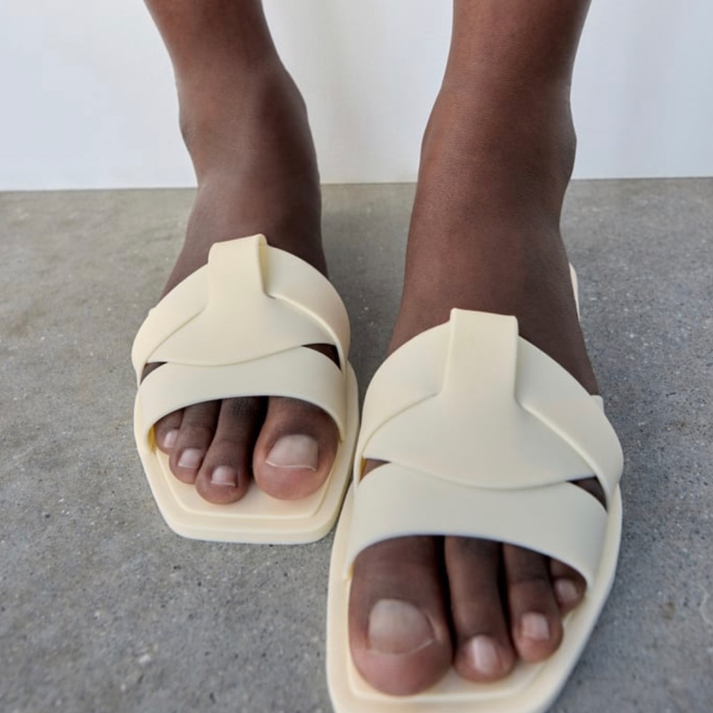 ZARA SLIDE SANDALS WITH CROSSOVER RUBBERIZED STRAPS
